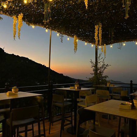 Two Flowers Hotel Pedhoulas Ngoại thất bức ảnh