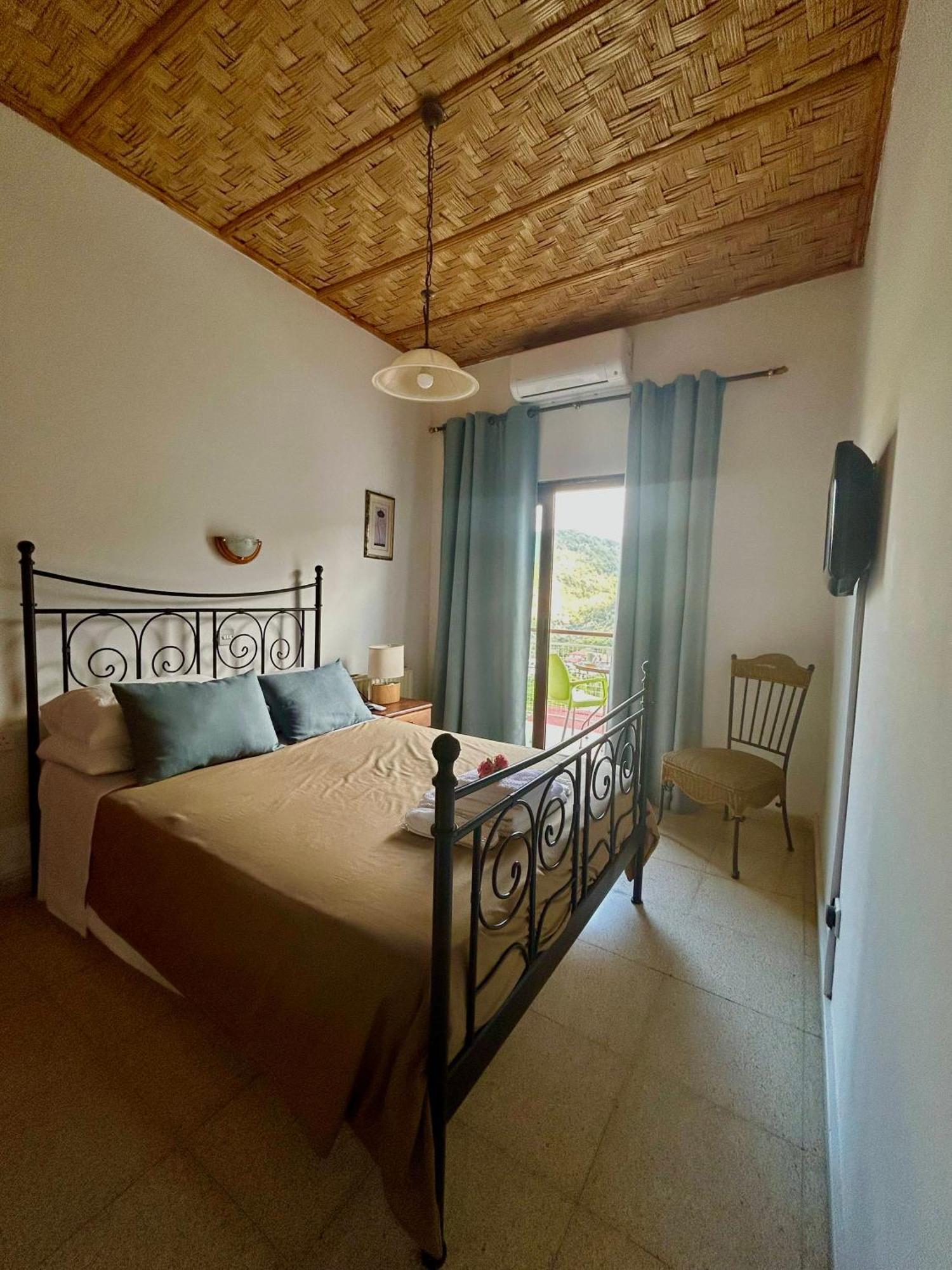 Two Flowers Hotel Pedhoulas Ngoại thất bức ảnh