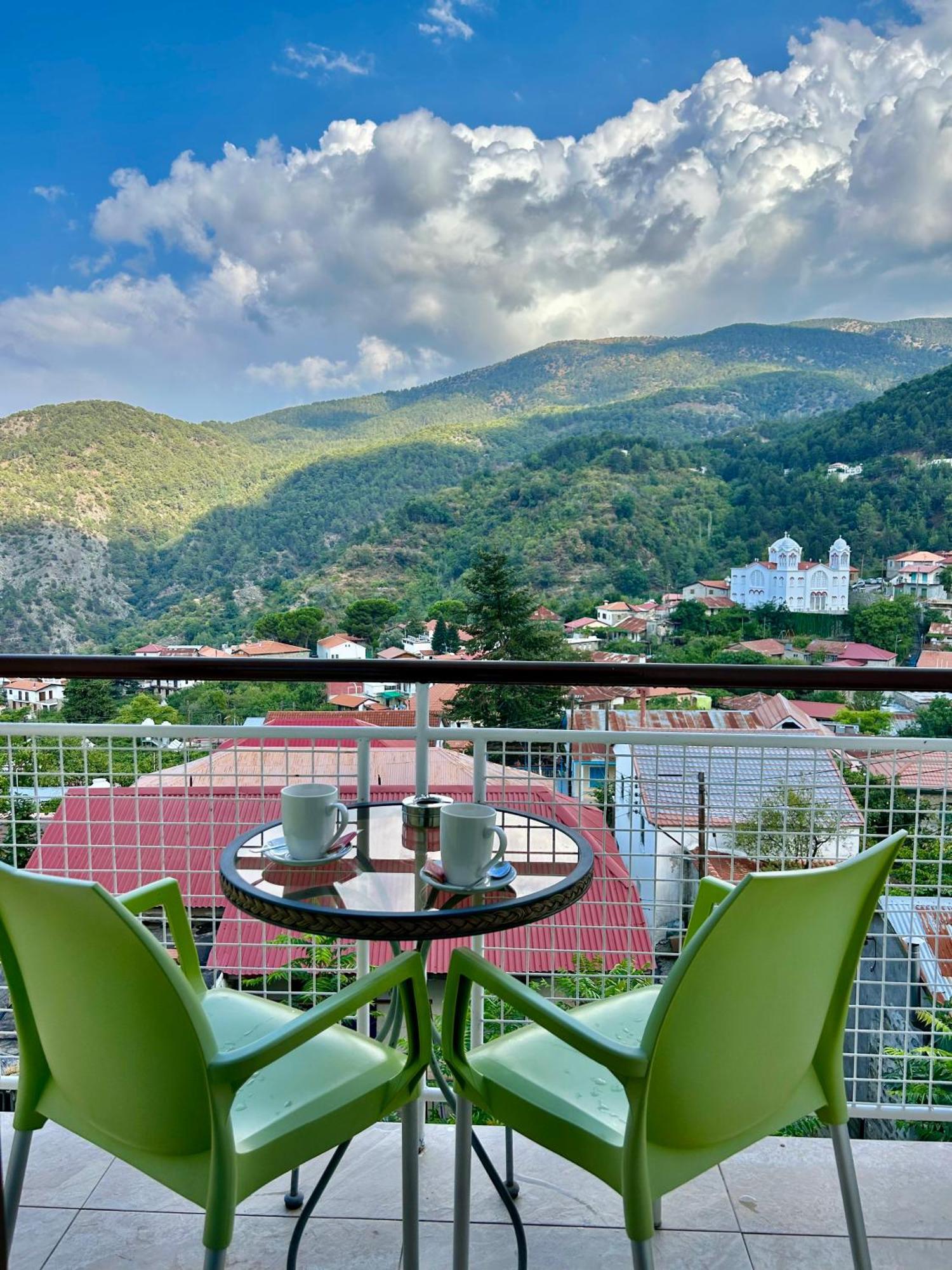 Two Flowers Hotel Pedhoulas Ngoại thất bức ảnh