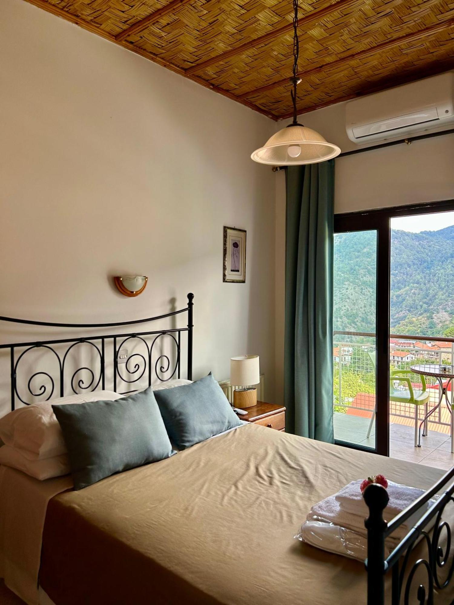 Two Flowers Hotel Pedhoulas Ngoại thất bức ảnh
